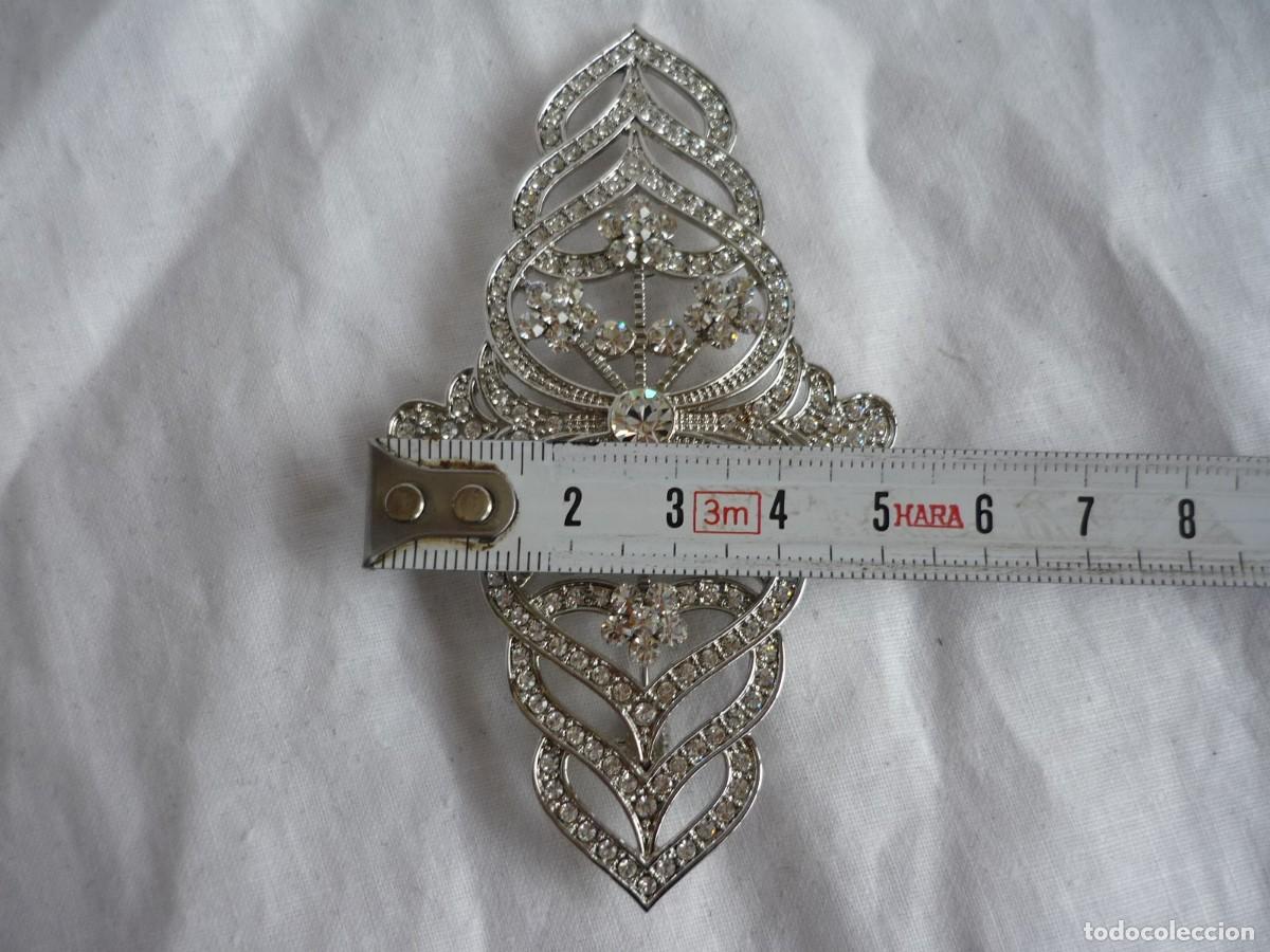 Joyeria: Broche en metal plateado y pedrer&iacute;a - Foto 7