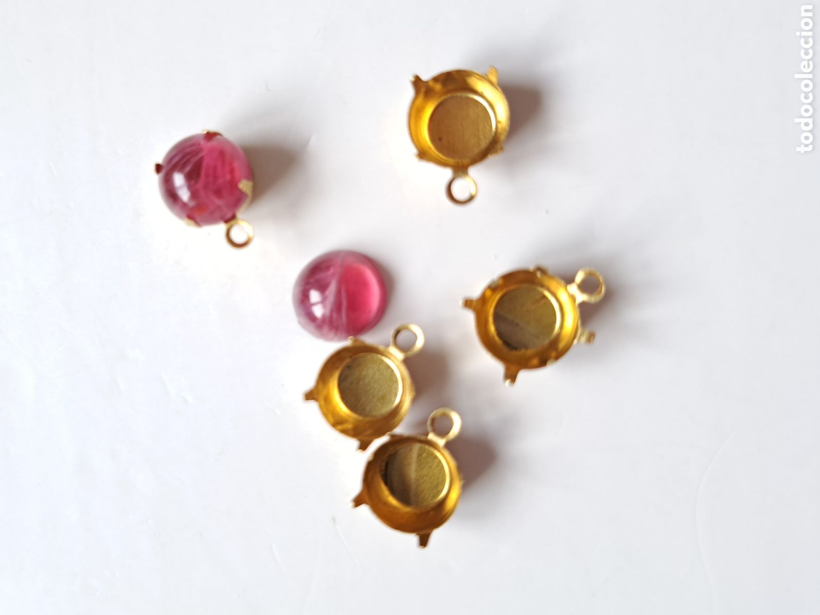 Joaillerie: ⌛12 bases de lat&oacute;n crudo con dientes para cristales, bases para metal dorado con garras para cabuj&oacute;n