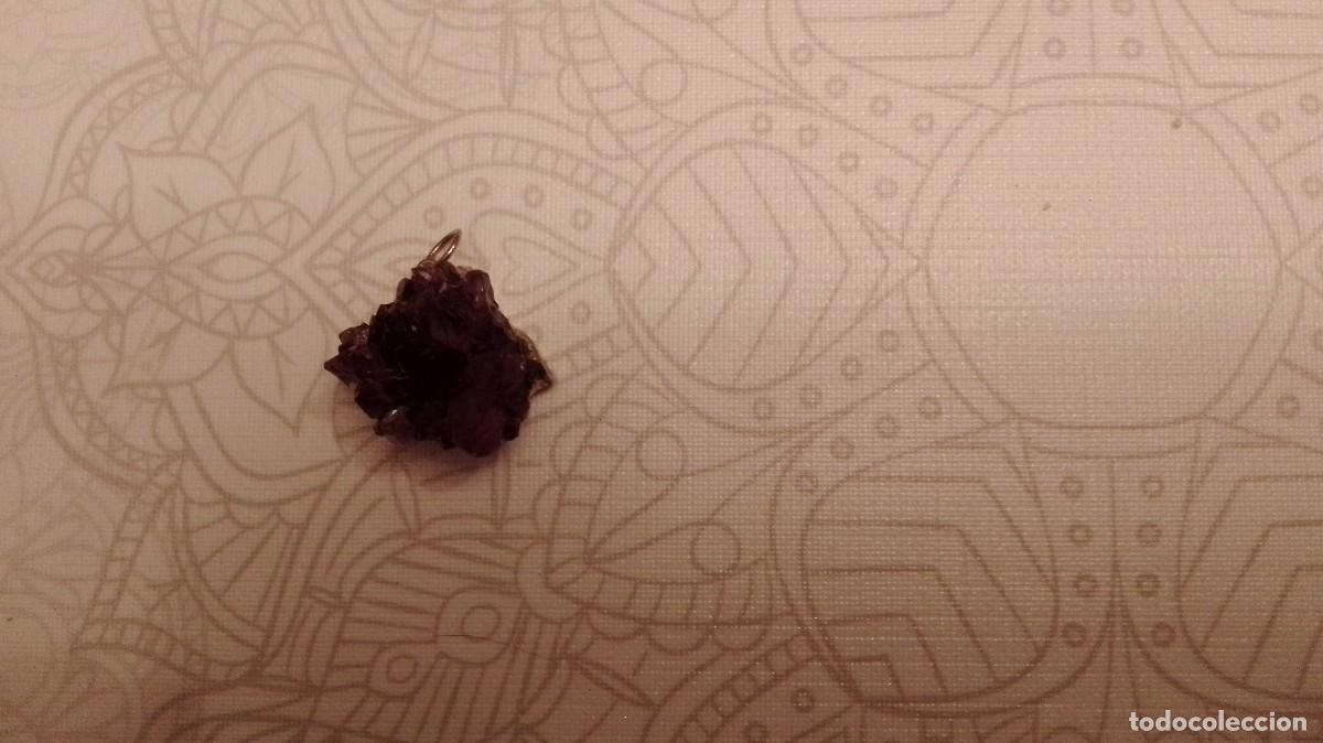 Gioielleria: Colgante con forma de piedra