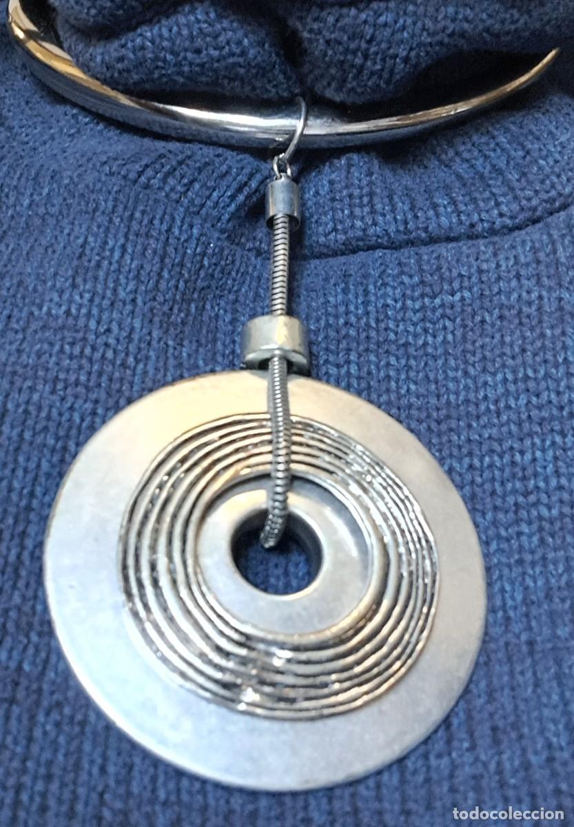 Gioielleria: Bonito y elegante colgante de metal