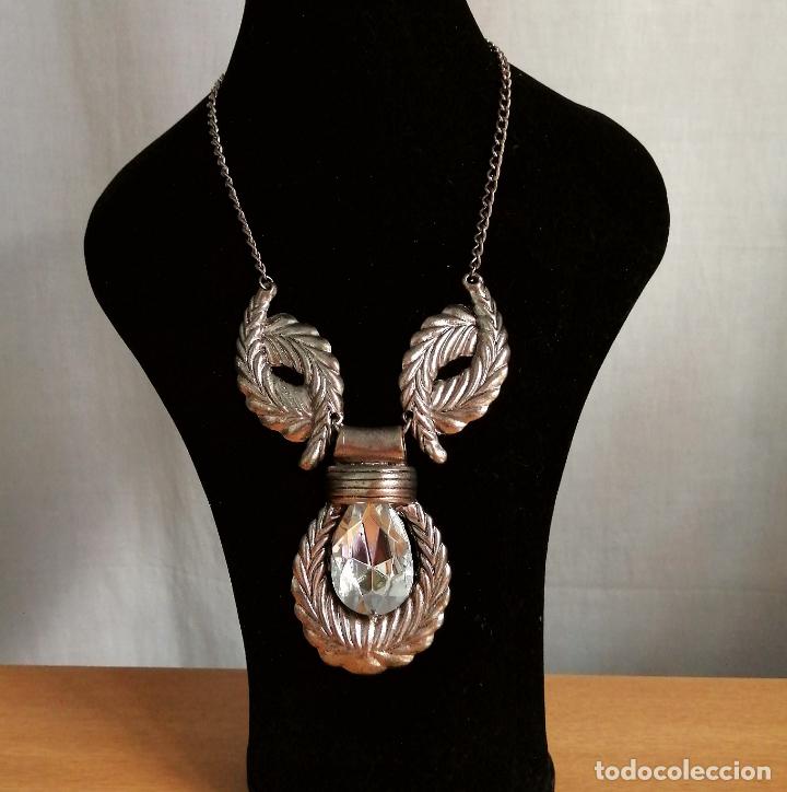 Joyeria: COLLAR PLATEADO METALICO, CON SIMIL DE CRISTAL. - Foto 3