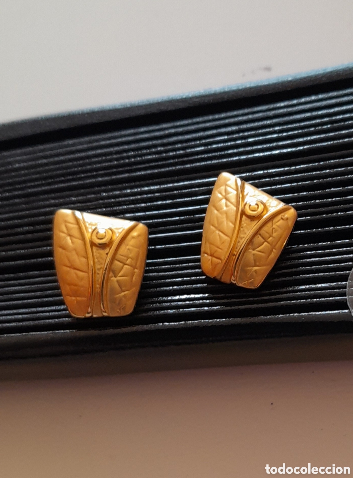 Jewelry: PENDIENTES CHAPADO EN ORO MATIZADO. PRESION