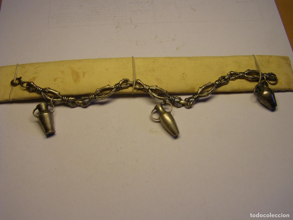 Joaillerie: Bonita y curiosa pulsera de bisuter&iacute;a, c&aacute;ntaros.