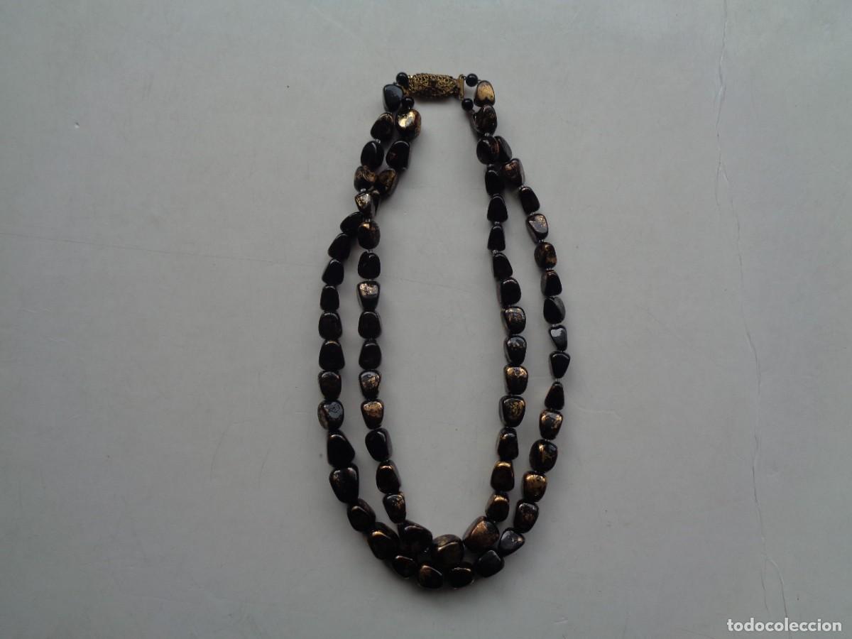 Joaillerie: COLLAR EN NEGRO Y DORADO