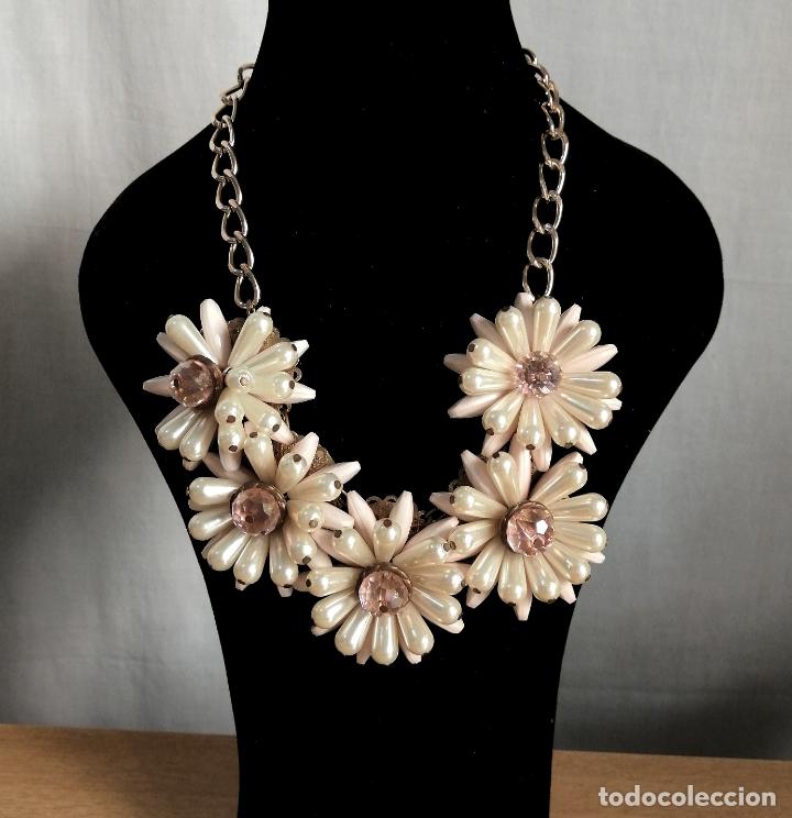 Joyeria: COLLAR FORMA FLORES DE PERLAS SINTETICAS. - Foto 1