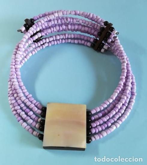 Joaillerie: COLLAR CUENTAS LILAS Y PIEZA CENTRAL DE MADERA CON PLANCHA DE NACAR