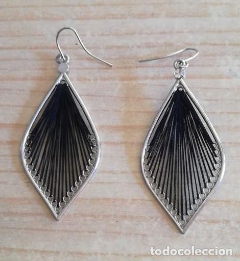 Joyeria: PENDIENTES HOJA PLATEADOS Y CORDON NEGRO - Foto 1