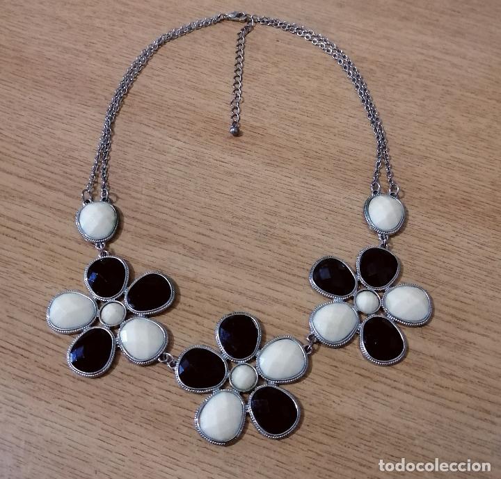 Joyeria: COLLAR CORTO, CON COLGANTES FORMA DE FLOR. - Foto 4