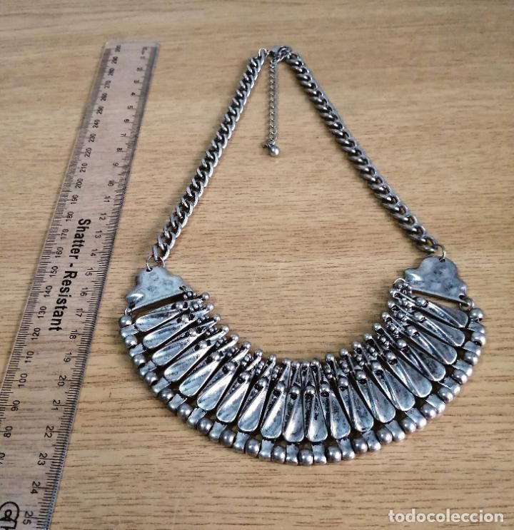 Joyeria: COLLAR CORTO PLATEADO, MET&Aacute;LICO. - Foto 2