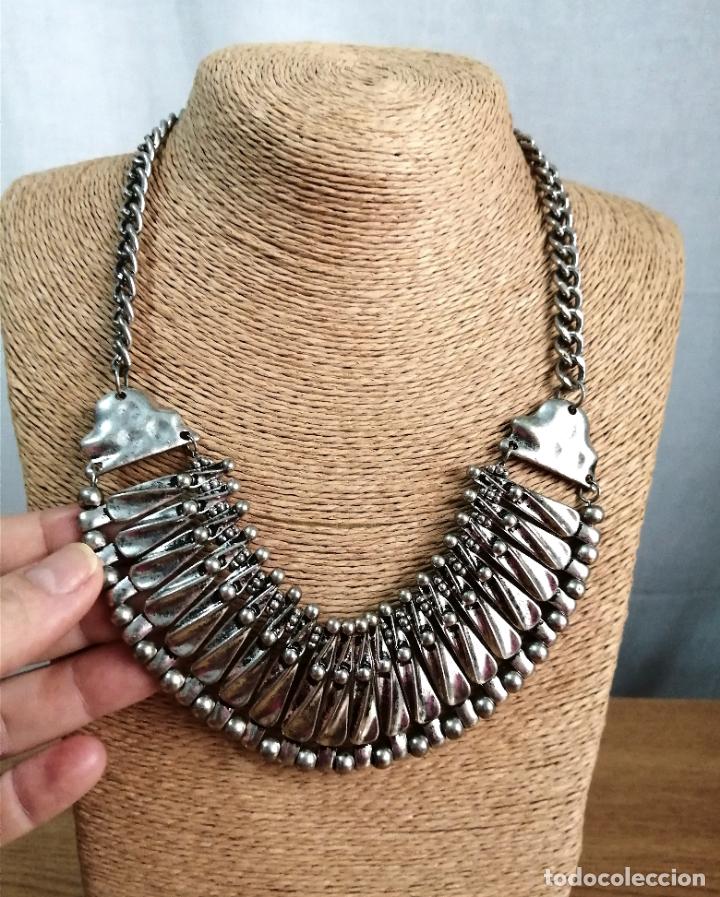 Joyeria: COLLAR CORTO PLATEADO, MET&Aacute;LICO. - Foto 4