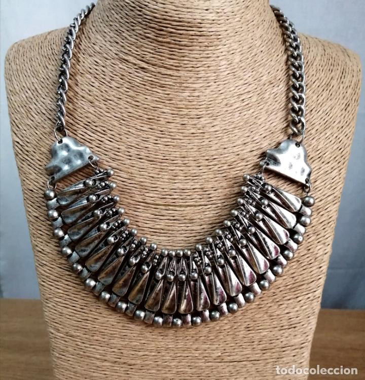 Joyeria: COLLAR CORTO PLATEADO, MET&Aacute;LICO. - Foto 1