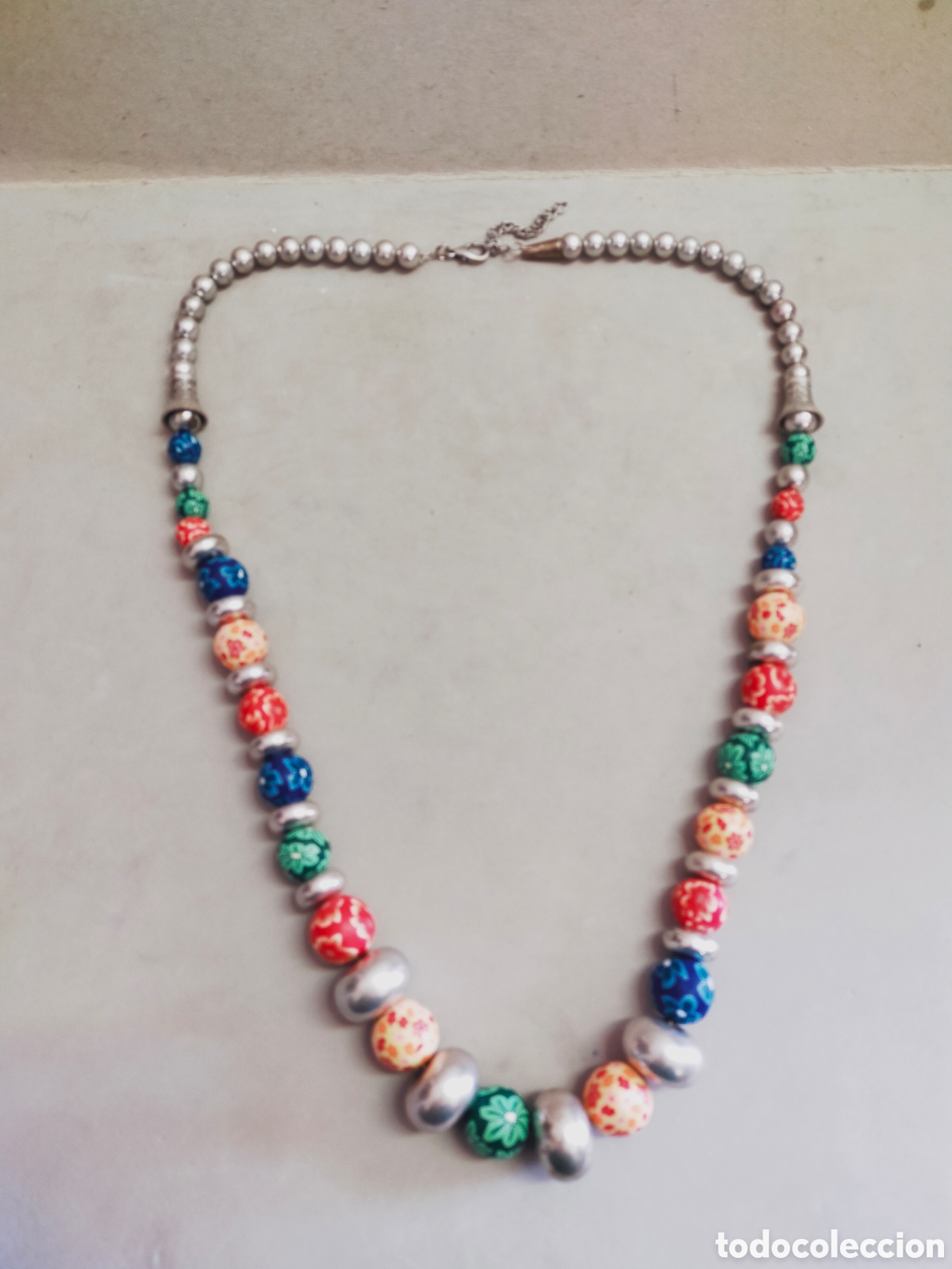 Joalharia: COLLAR DE CUENTAS DE COLORES.