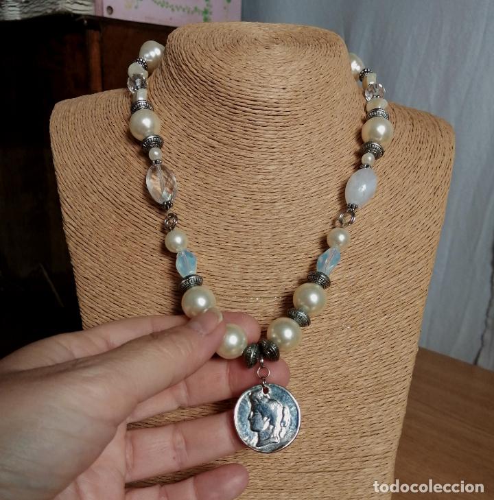 Joyeria: COLLAR PERLAS SINT&Eacute;TICAS Y CRISTAL. PLATEADO. - Foto 7