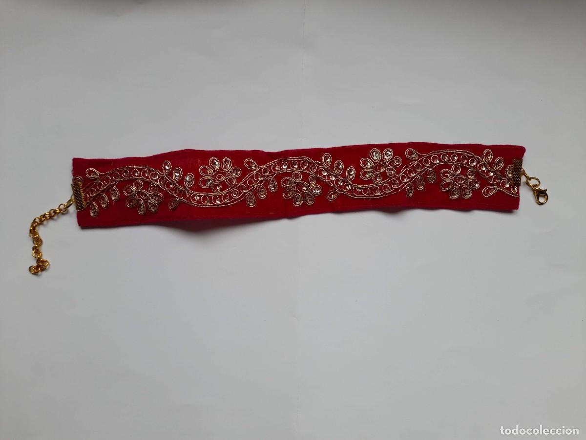 Joaillerie: Choker taurino. Terciopelo color capote con bordados y lentejuelas