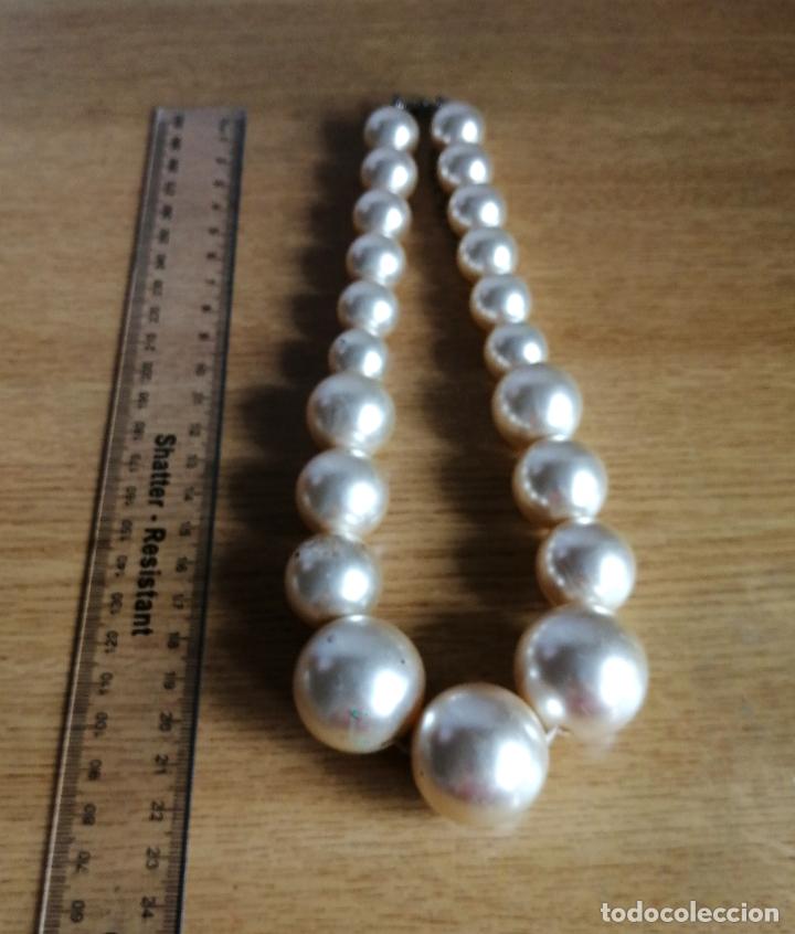 Joyeria: COLLAR CORTO, PERLAS SINT&Eacute;TICAS, GRUESAS. - Foto 2