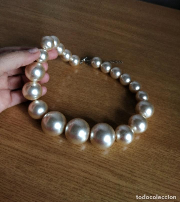Joyeria: COLLAR CORTO, PERLAS SINT&Eacute;TICAS, GRUESAS. - Foto 3