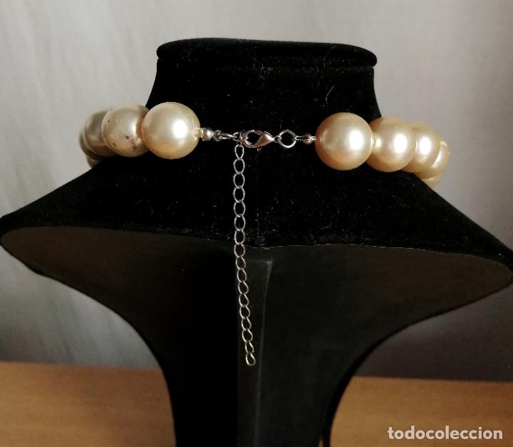 Joyeria: COLLAR CORTO, PERLAS SINT&Eacute;TICAS, GRUESAS. - Foto 4