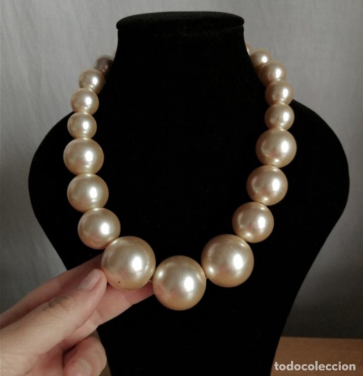 Joyeria: COLLAR CORTO, PERLAS SINT&Eacute;TICAS, GRUESAS. - Foto 5