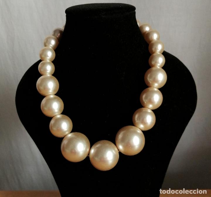 Joyeria: COLLAR CORTO, PERLAS SINT&Eacute;TICAS, GRUESAS. - Foto 1