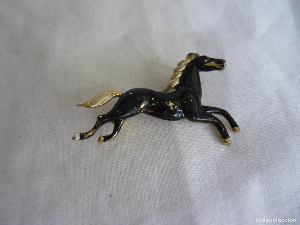 Joyeria: Antiguo broche de lat&oacute;n en forma de caballo - Foto 2