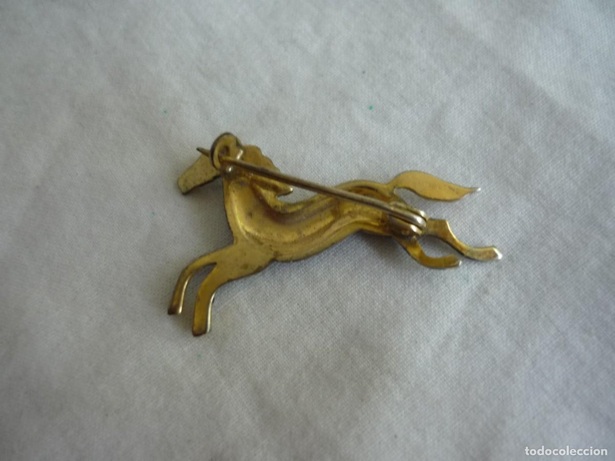 Joyeria: Antiguo broche de lat&oacute;n en forma de caballo - Foto 3