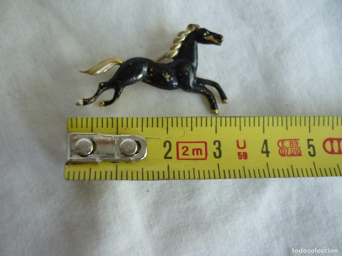 Joyeria: Antiguo broche de lat&oacute;n en forma de caballo - Foto 5