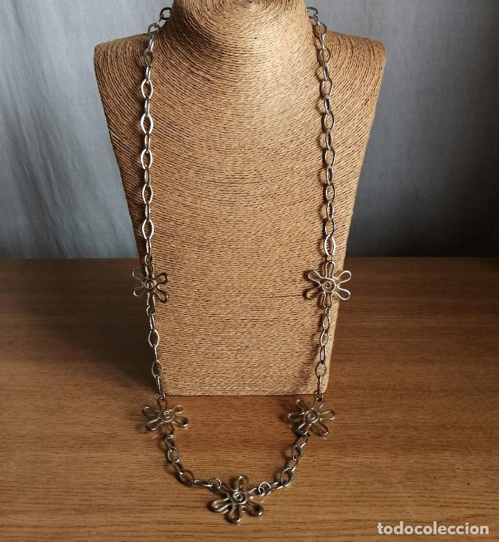 Joyeria: COLLAR LARGO PLATEADO CADENA CON FLORES. - Foto 5