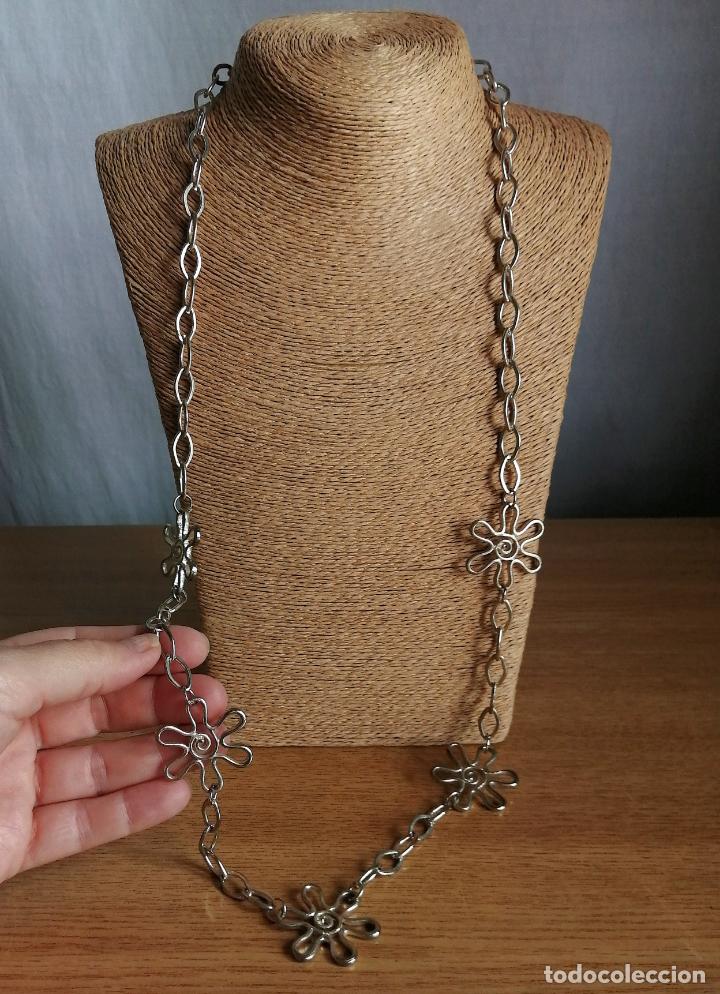 Joyeria: COLLAR LARGO PLATEADO CADENA CON FLORES. - Foto 6