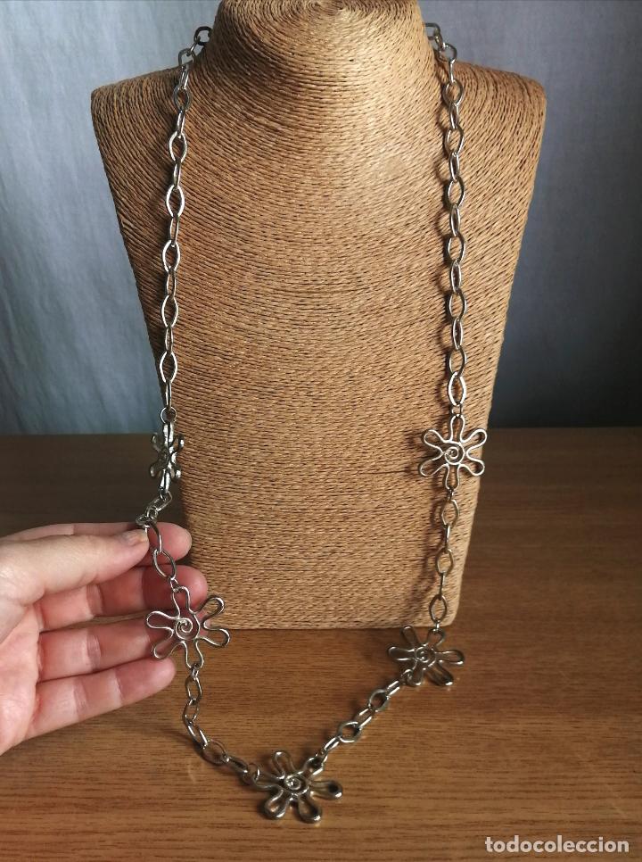 Joyeria: COLLAR LARGO PLATEADO CADENA CON FLORES. - Foto 1
