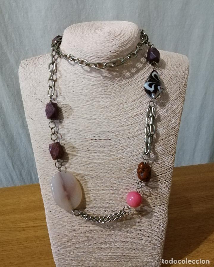 Joyeria: COLLAR LARGO, CADENA PLATEADA CON CRISTAL Y PIEDRAS. - Foto 4