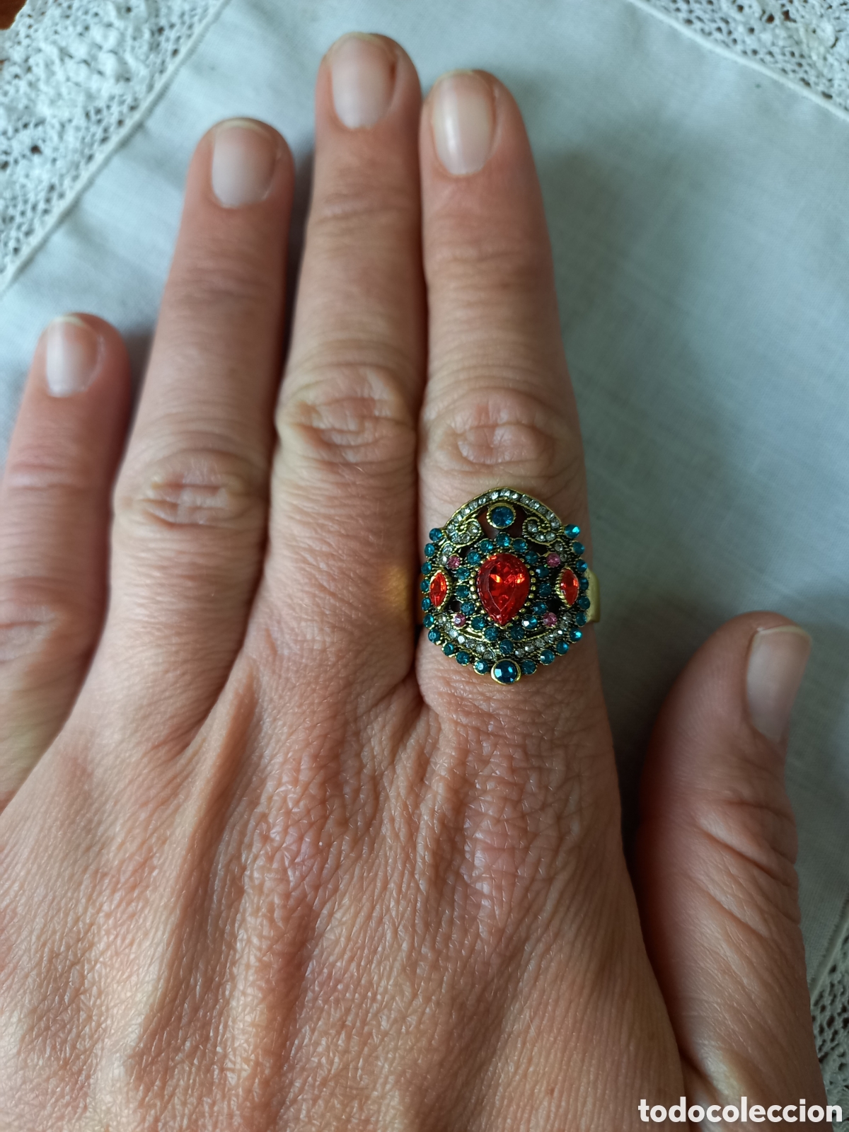Joyeria: Bella sortija anillo estilo persa ba&ntilde;ada en oro y piedras rubis creadas. - Foto 2