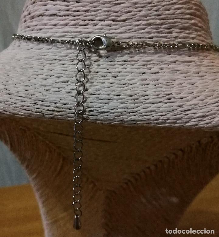 Joyeria: COLLAR CORTO PLATEADO CON FLORES. - Foto 4