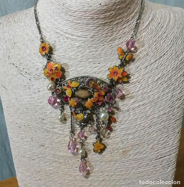 Joyeria: COLLAR CORTO PLATEADO CON FLORES. - Foto 5