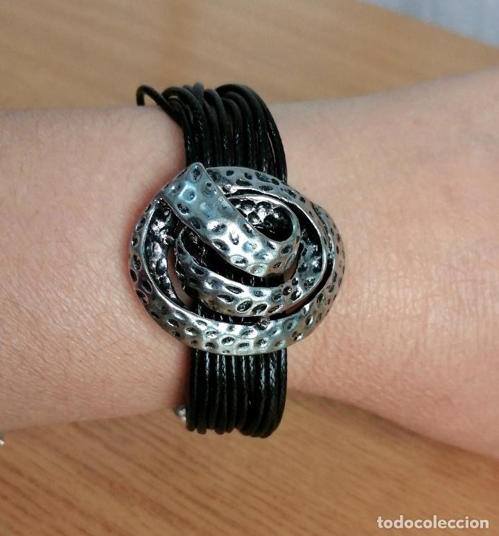 Joyeria: PULSERA CON ADORNO PLATEADO. - Foto 2