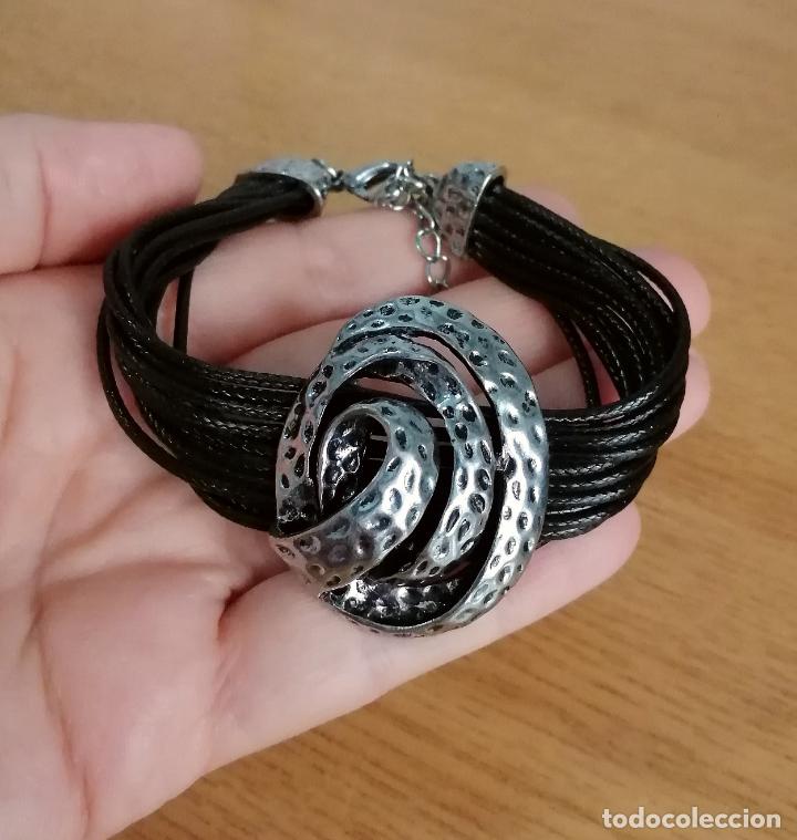 Joyeria: PULSERA CON ADORNO PLATEADO. - Foto 1