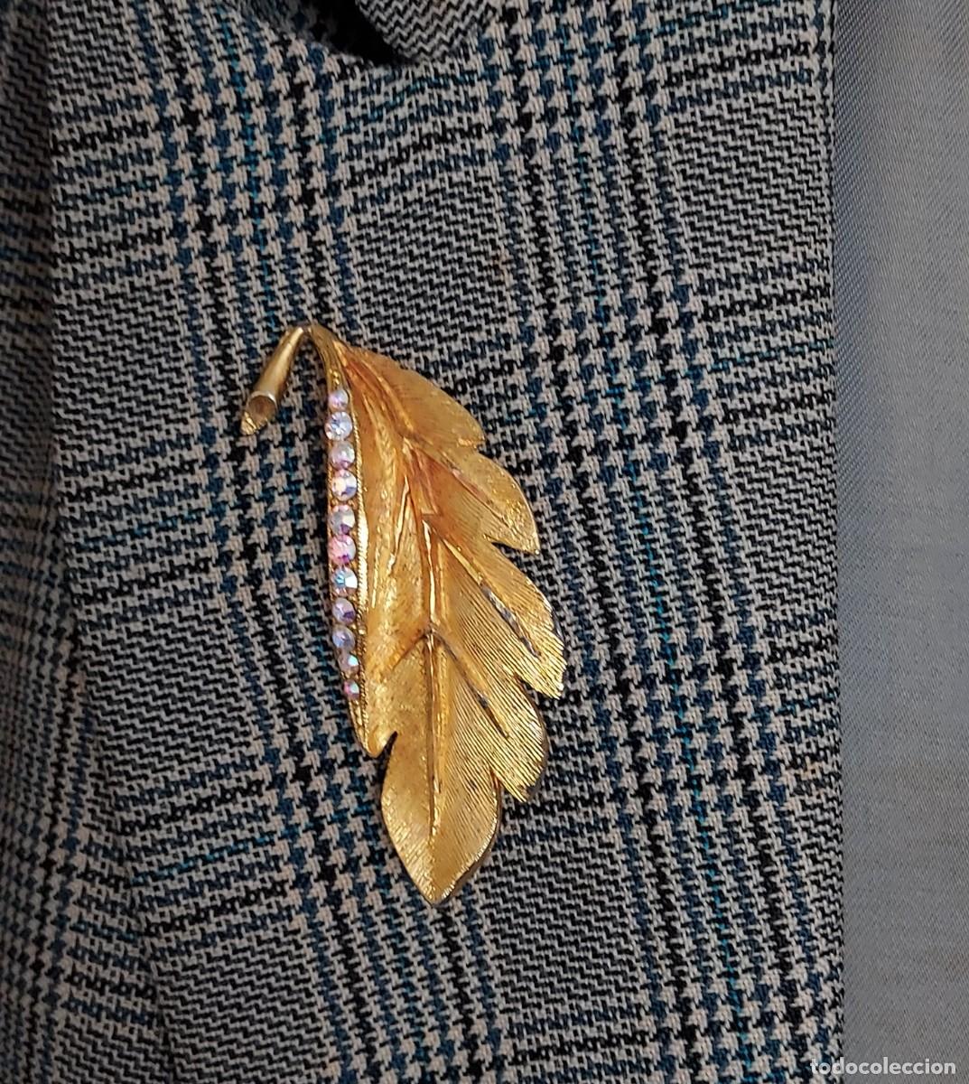 Schmuck: BROCHE BISUTER&Iacute;A FINA A&Ntilde;OS 80-90 - METAL DORADO CON CRISTALES BRILLO - LARGO 6,5 CMS -