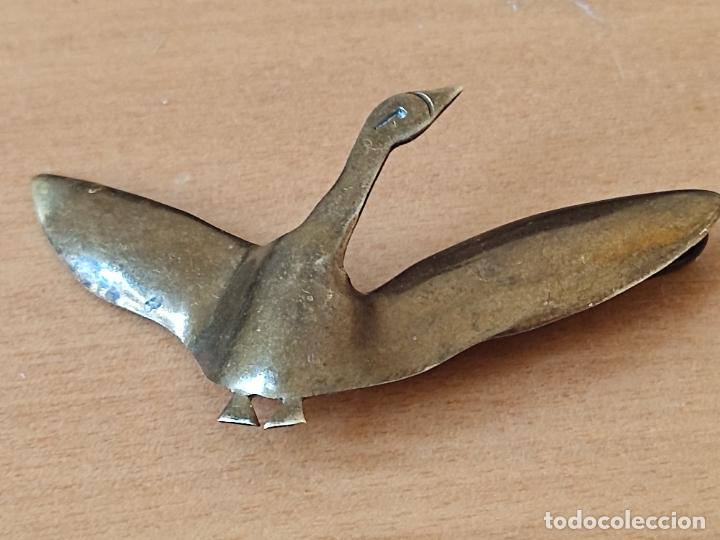 Gioielleria: GANSO OCA BROCHE METAL TONO LATON 5,5 CMS ANCHO PRECIOSO NOVEAU DORSO IMPERDIBLE