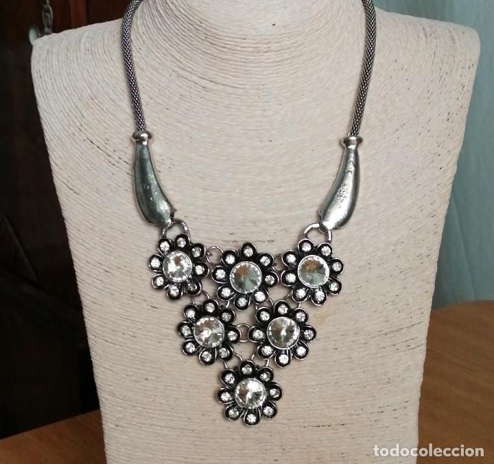 Joyeria: COLLAR PLATEADO METALICO CON FLORES. - Foto 1