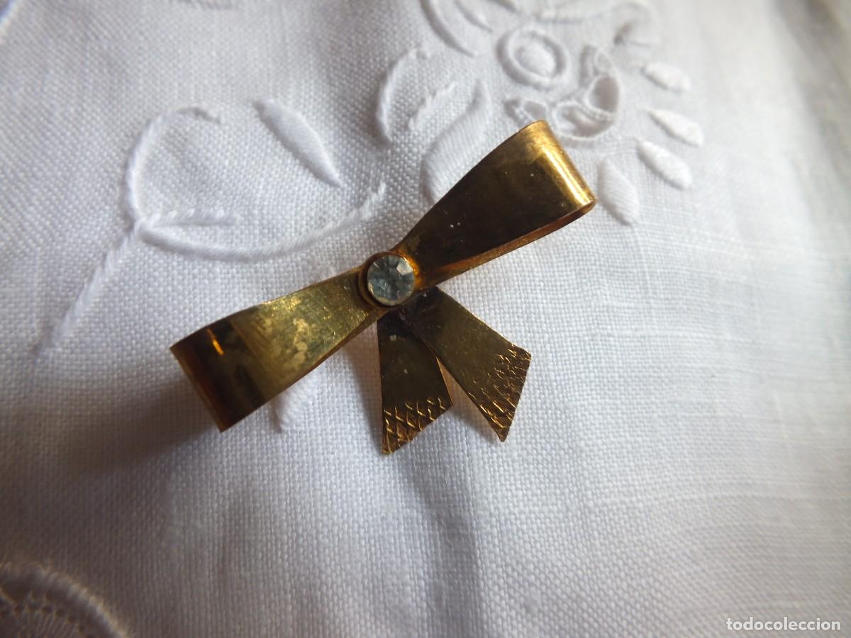 Joyeria: BROCHE PLATEADO CON PEDRER&Iacute;A