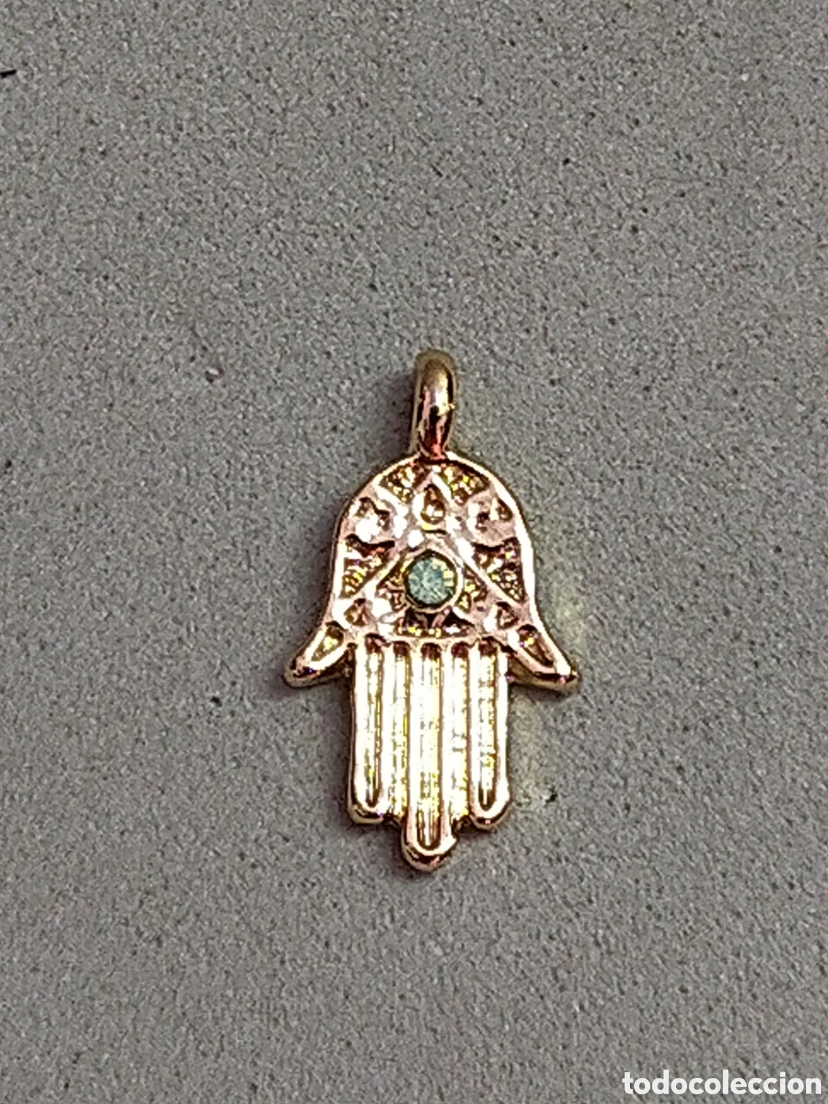 Joaillerie: COLGANTE MANO DE FATIMA. EN METAL DORADO.