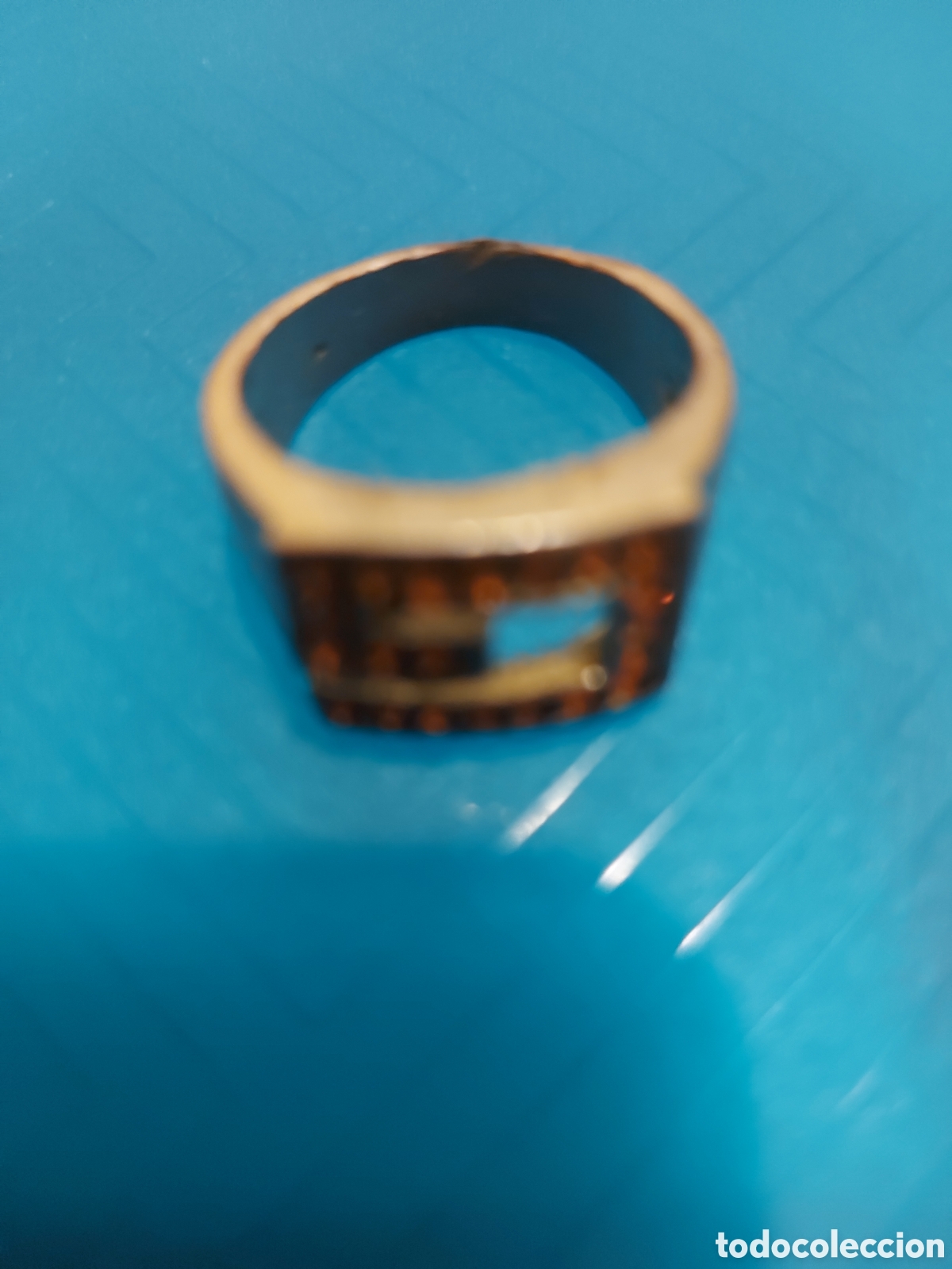 Joaillerie: anillo piedras rojas