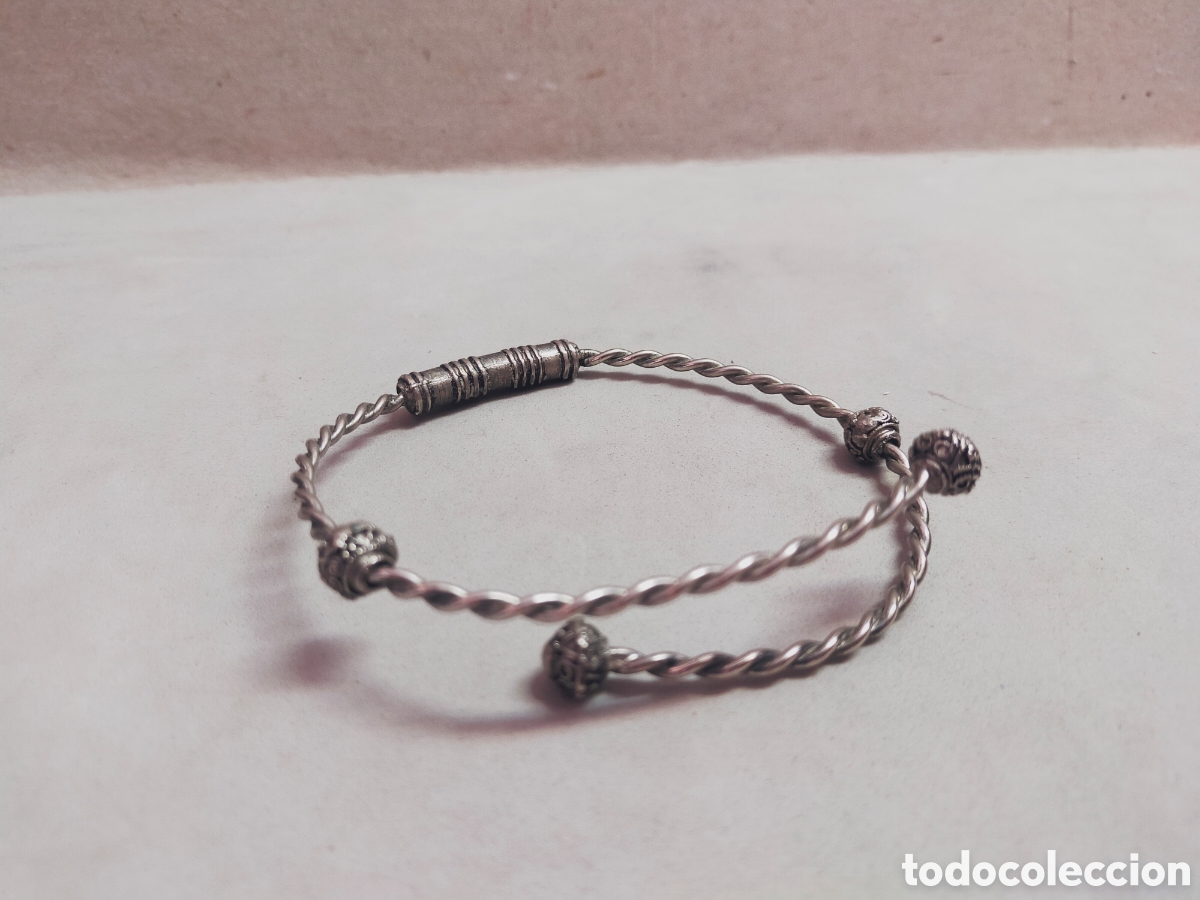 Joaillerie: BRAZALETE EN METAL, TIPO CORDON.