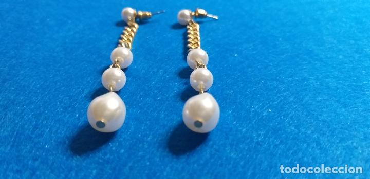 Joyeria: Pendientes alargados. Dorado y blanco - Foto 2