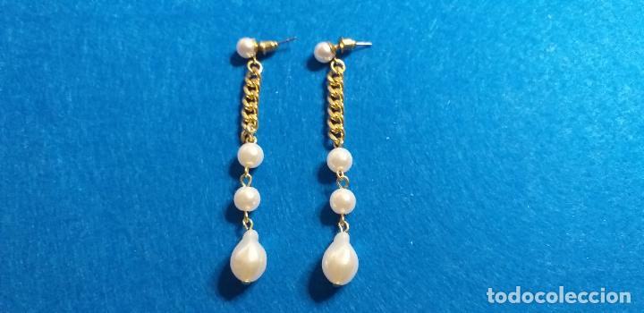 Joyeria: Pendientes alargados. Dorado y blanco - Foto 1