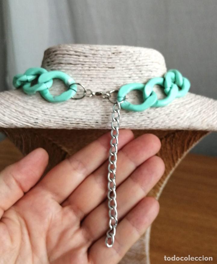 Joyeria: COLLAR CORTO, MET&Aacute;LICO VERDE PASTEL. - Foto 2