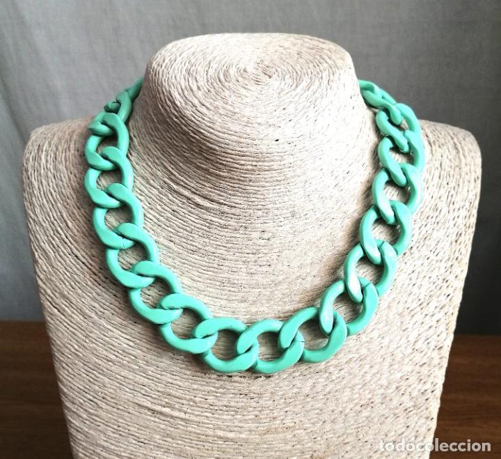 Joyeria: COLLAR CORTO, MET&Aacute;LICO VERDE PASTEL. - Foto 7