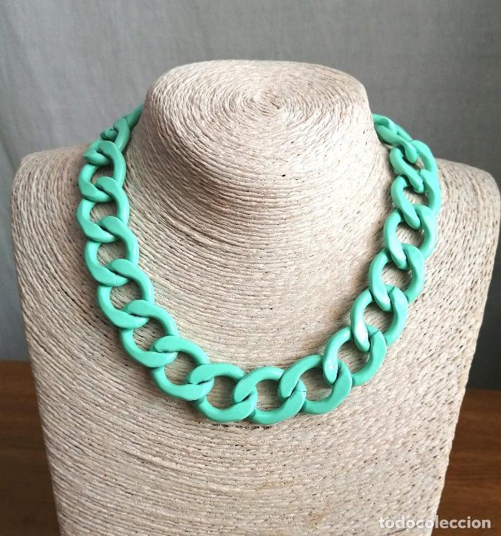 Joyeria: COLLAR CORTO, MET&Aacute;LICO VERDE PASTEL. - Foto 1