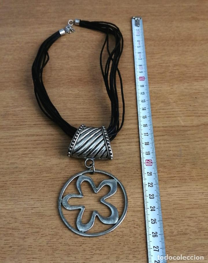 Joyeria: COLLAR, COLGANTE PLATEADO FLOR, CON MULTICORD&Oacute;N - Foto 3