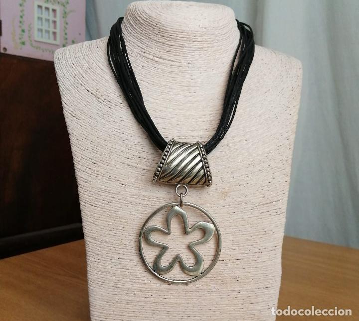 Joyeria: COLLAR, COLGANTE PLATEADO FLOR, CON MULTICORD&Oacute;N - Foto 4