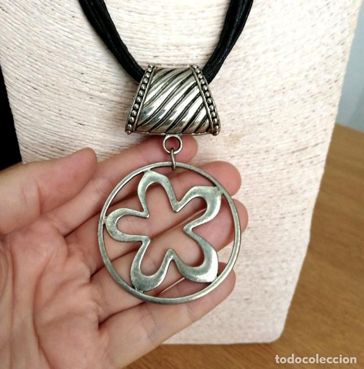 Joyeria: COLLAR, COLGANTE PLATEADO FLOR, CON MULTICORD&Oacute;N - Foto 5